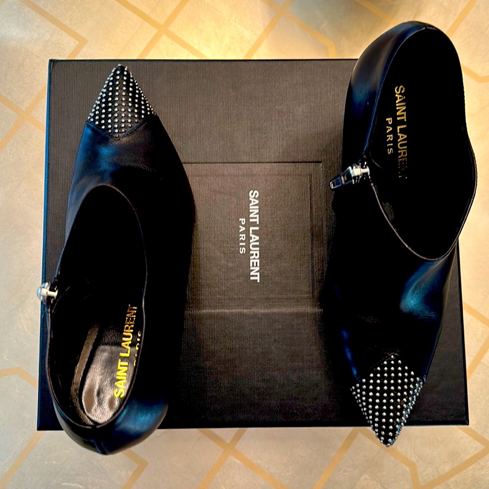 Saint Laurent ankle boots with Zipper side